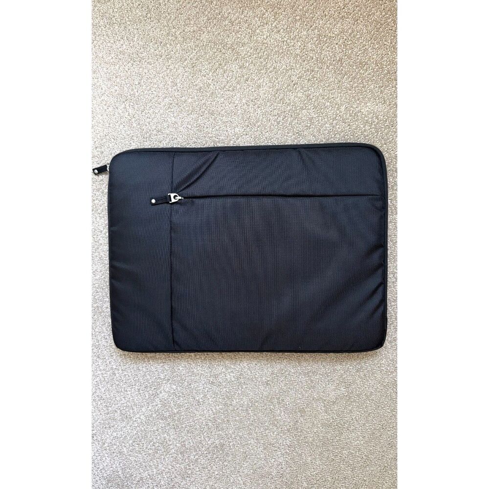 Case Logic Black Padded Laptop Sleeve Case with Front Zip Pocket